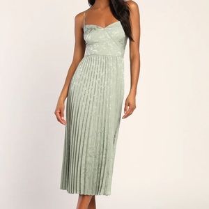 NWT Lulus Regal Romance Sage Floral Jacquard Pleated Satin Midi Dress